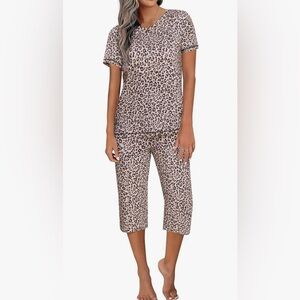 Ekouaer Sleepwear Capri Pants Pajama 2 Piece Set Leopard Print Small NWT